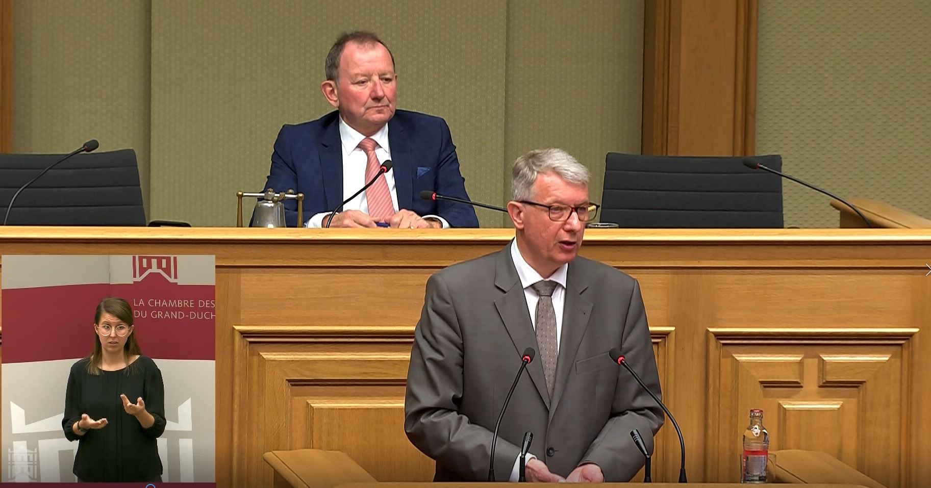 Lag vun der Natioun: Schounungslos Wouerecht vum Fernand Kartheiser!